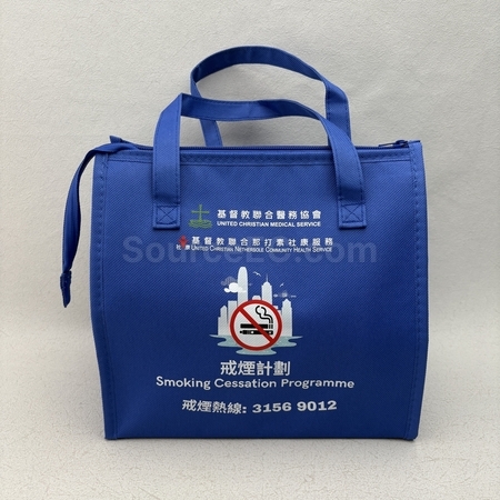 冰袋, 保溫包, 客製袋, 禮品袋, 客製紙袋, 索繩袋, 束口袋, 束口包, 手提包, 手提袋, 旅行包, 旅行袋, 電腦袋, 背包, 背囊, 公事包, 收納袋, 收納包, 拉鍊袋, 化妝包, 購物袋, 帆布袋, 保溫袋, 飯盒袋, 運動包, 腰包, 無紡布袋, 不織布袋, 環保袋, 購物拉車, 相機包, 客製禮品, 禮贈品公司, 台灣禮品, 紀念品, 禮品批發商, 客製化商品, 企業禮品, 商務禮品, 文具, 文儀用品, 環保禮品, 客製禮物, 禮物包裝