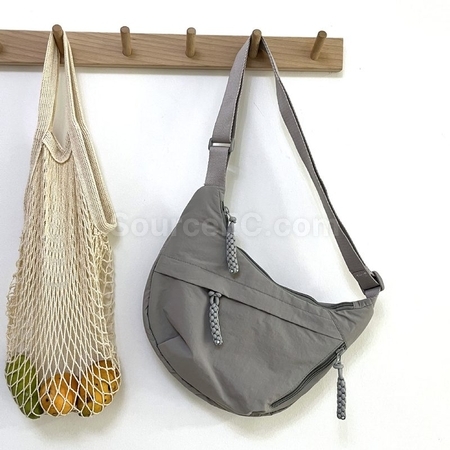 客製化尼龍布斜挎餃子包禮品