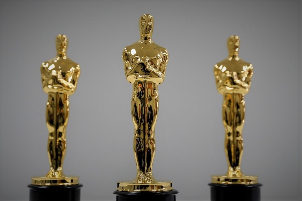 crystal_trophy_size_Oscars